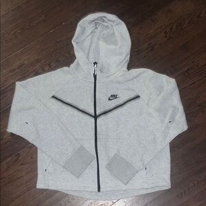 Women’s Nike Tech size medium